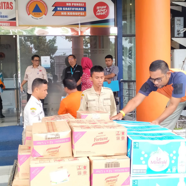 Dampak Banjir di Riau, PT Pegadaian Pekanbaru Berikan Bantuan Sembako