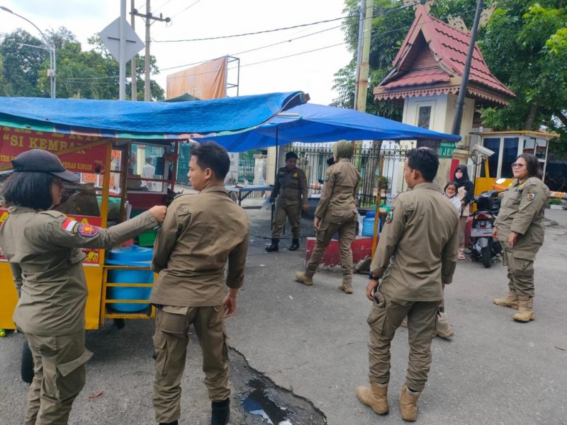 Satpol PP Pekanbaru Imbau PKL Tidak Berjualan di Bahu Jalan Protokol