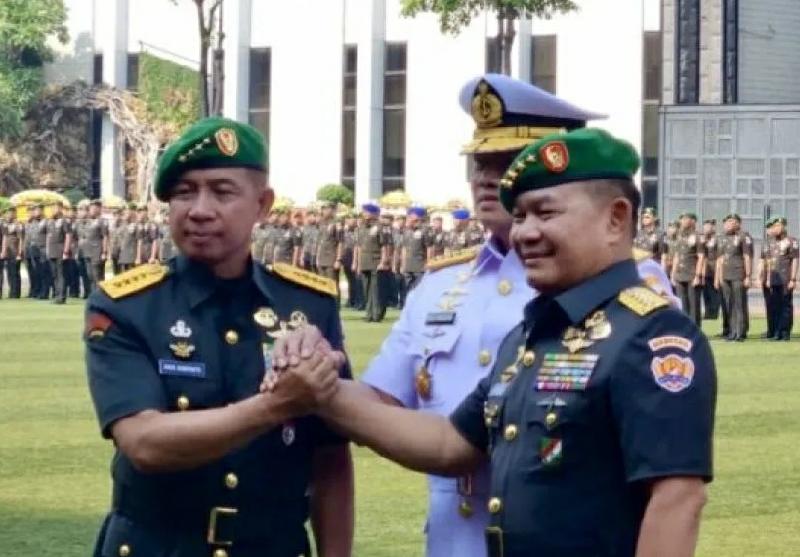 Saat Ditanya Kemungkinan Jadi Panglima TNI, KSAD Spontan Tertawa dan KSAL Hanya Senyum