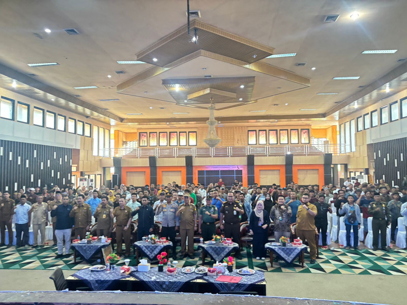 Pj Bupati Buka Sosialisasi dan Penyerahan Kartu Kepesertaan BPJS Ketenagakerjaan di Inhil