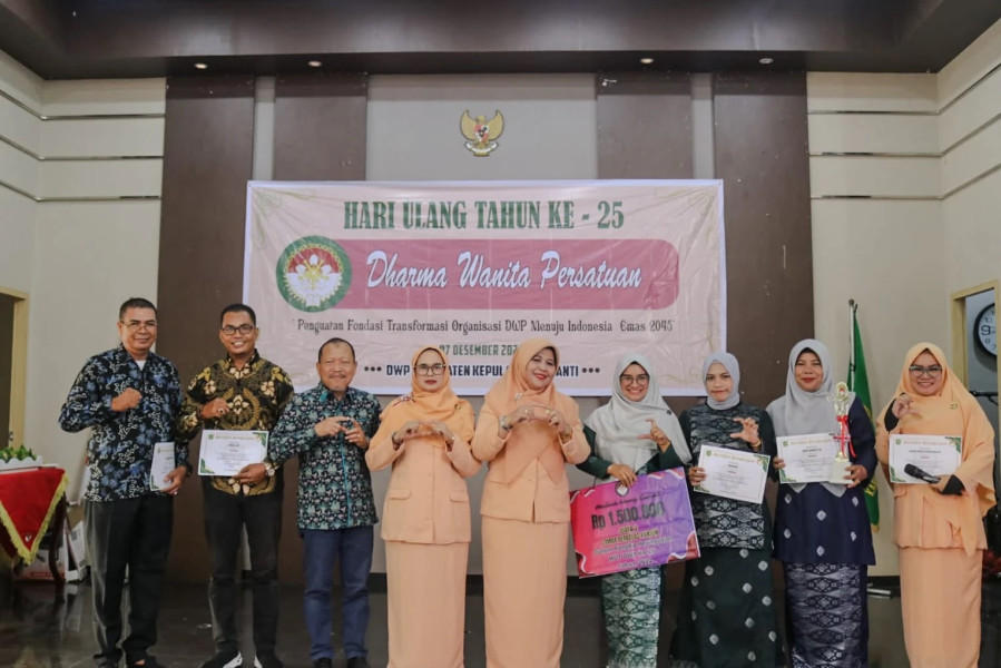 Hadiri Puncak HUT Dharma Wanita Persatuan ke 25, Sekda Meranti ajak Perempuan Bersatu