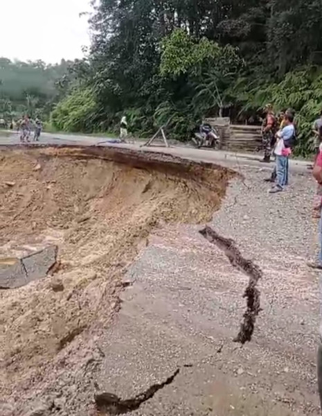 Buka Tutup, Pasca Longsor Pagi Ini Jalan Nasional di Kuansing Bisa Dilewati