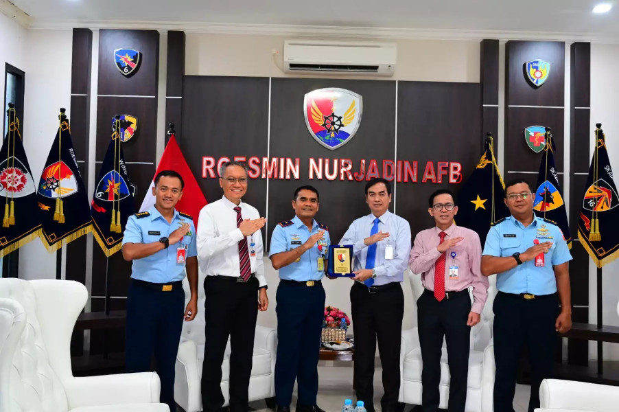 Komandan Lanud Roesmin Nurjadin Terima Silaturahmi Kepala Perwakilan BI Riau