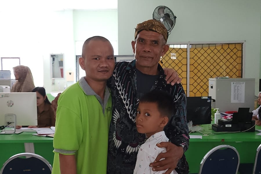 5 Tahun Kehilangan, Warga Bengkulu Ini Menangis Haru Bertemu Anaknya Dirawat di RSJ Tampan Riau