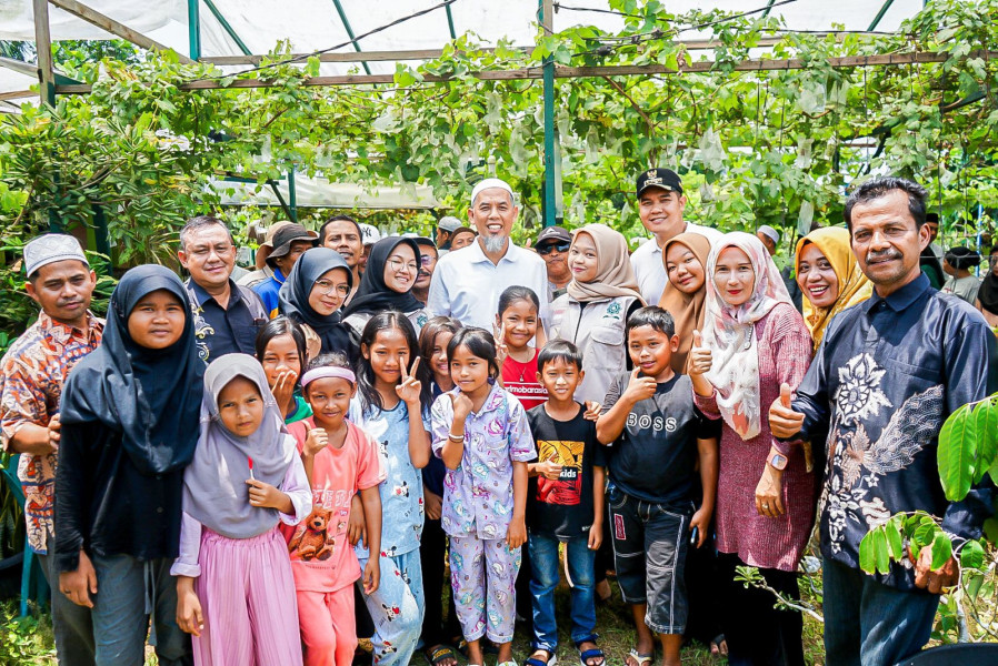 Wako Dumai Panen Raya Serta Berdiskusi dengan Masyarakat BTN Dumai Baru