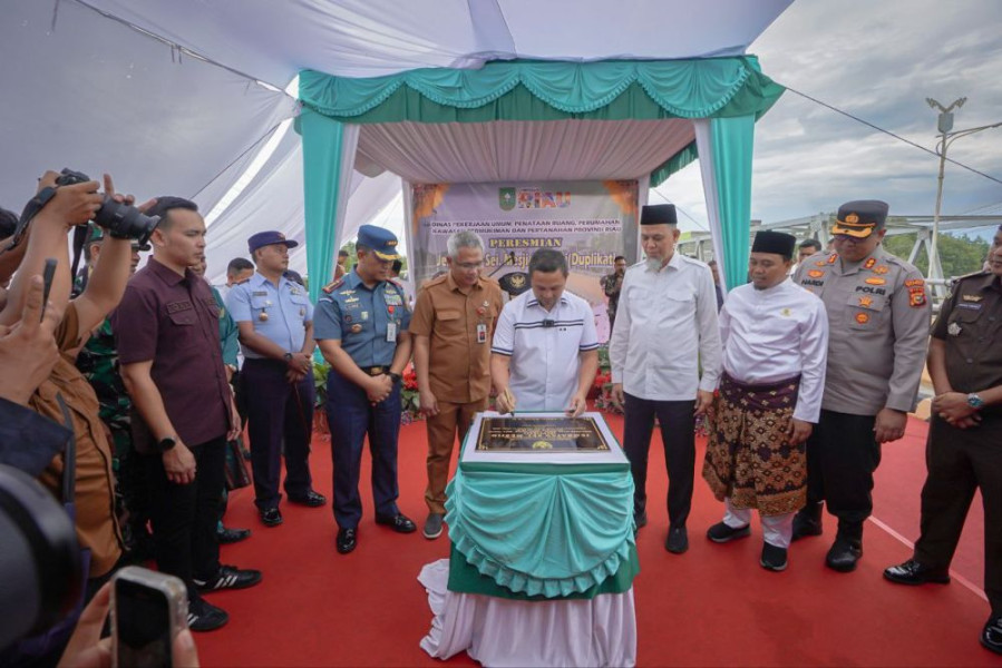 Resmikan Jembatan, Gubri Wahid Sebut Infrastruktur Kunci Kemajuan Daerah