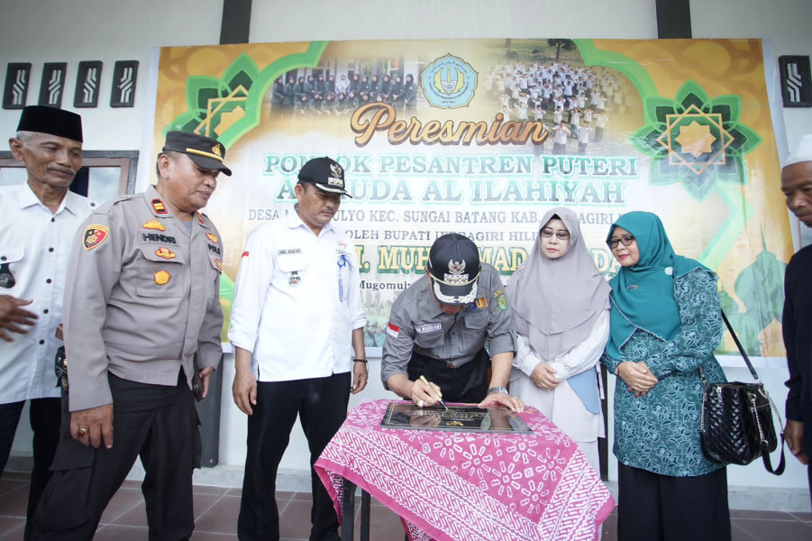 Bupati Wardan Resmikan Pondok Pesantren Putri Al Huda Al Ilahiyah Desa Mugomulyo