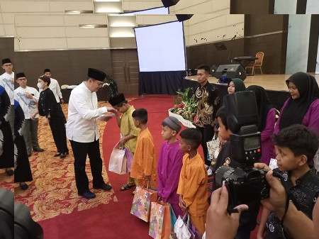 Buka Puasa Bersama IKSS, Kapolda Riau Santuni Belasan Anak Yatim