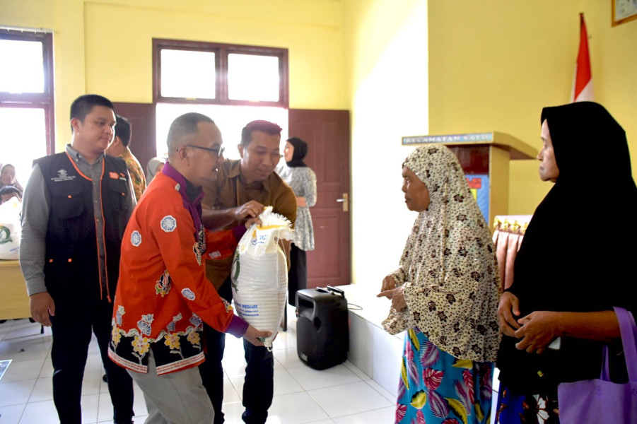 Pj Bupati Kampar Launching Penyaluran Bantuan Pangan Beras Tahap II