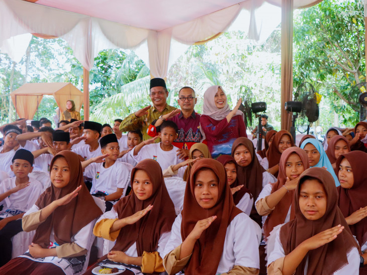 Pj Bupati Kampar Rayakan Hari Jadi Bersama Anak Panti Asuhan