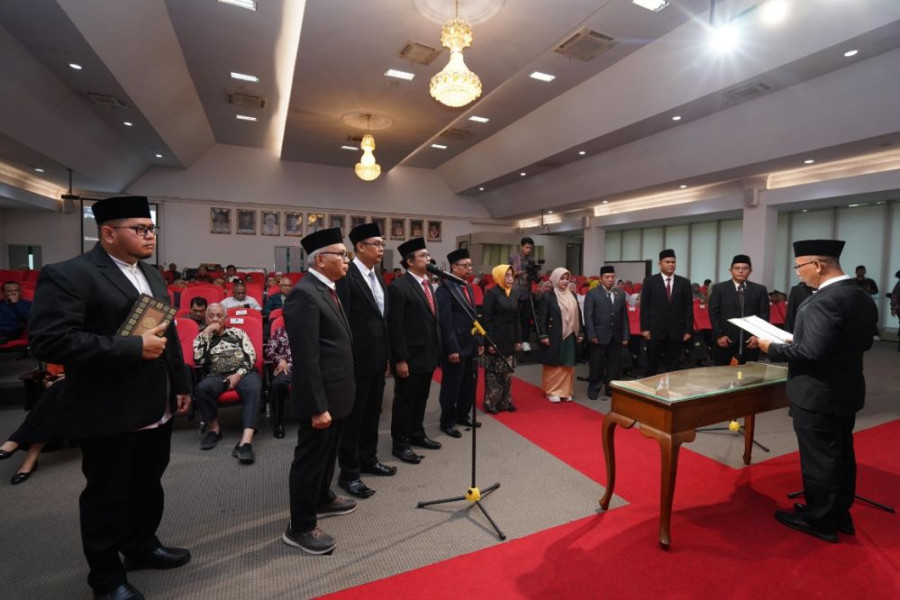 Rektor UIR Lantik Sembilan Dekan dan Direktur Pascasarjana