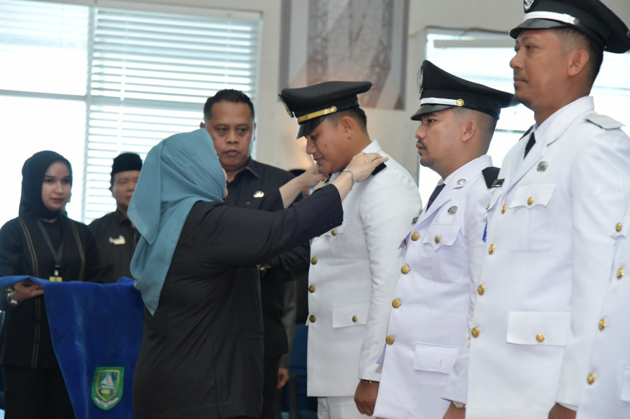 Bupati Kasmarni Lantik 26 Pejabat Administrator Pemkan Bengkalis