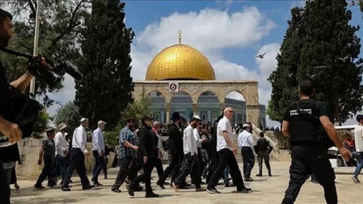 Ribuan Yahudi Masuki Komplek Masjidil Aqsa dan Kibarkan Bendera Israel