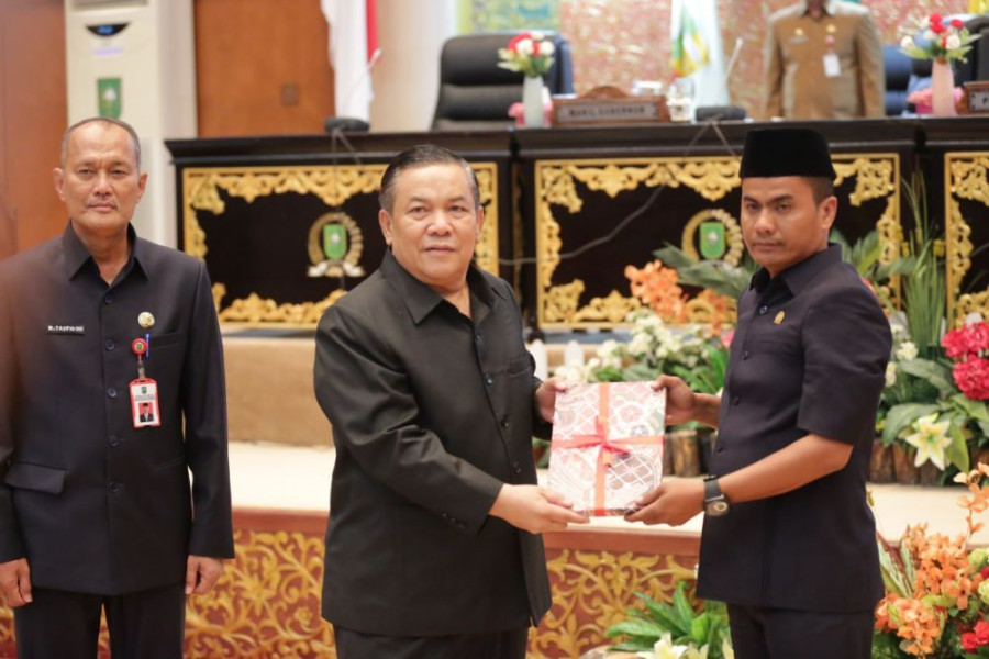DPRD Provinsi Riau Serahkan Rekomendasi LKPJ 2024, Pemprov Riau Siap Tindak Lanjuti
