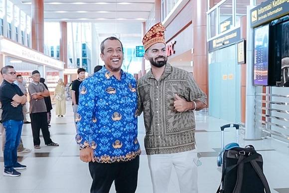 Youtuber 17 Juta Subscriber, Joe Hattab Mendarat di Riau Demi 
