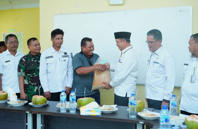 Pj. Bupati Inhil Herman Bahas Perkembangan Pertanian Bersama Kelompok Tani Kecamatan Kempas