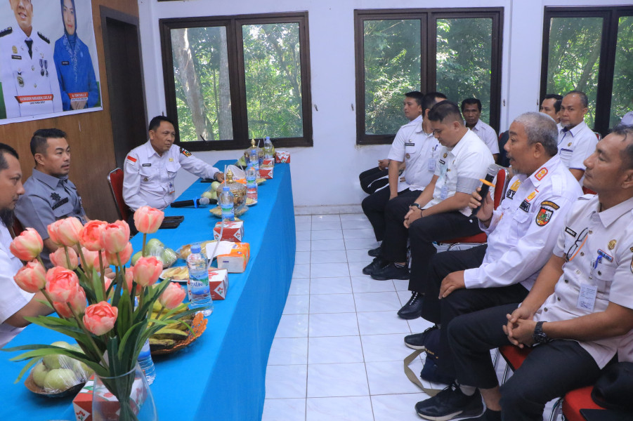 Pj Wali Kota Pekanbaru Cek Pelayanan Masyarakat di Kantor Camat Rumbai Barat