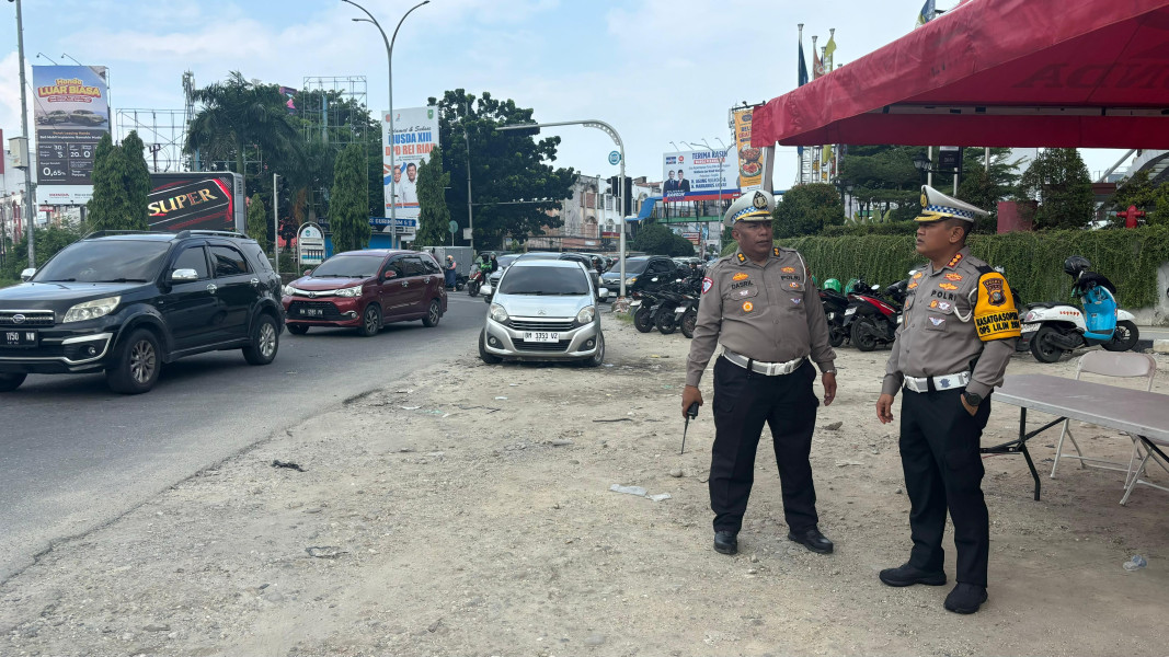 Kombes Taufiq Turun Langsung Atasi Kemacetan Parah di Pekanbaru